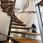 Best Host 2025- Stone Art House マカルスカ