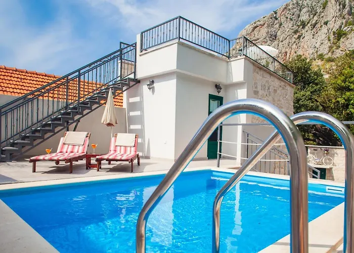 19th Century Stone Art House In Nature Park Villa *