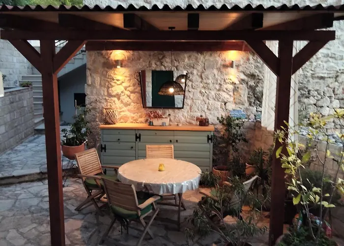 Best Host 2025- Stone Art House *