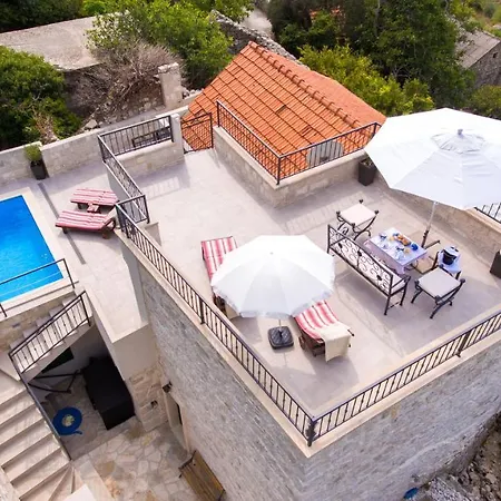 19th Century Stone Art House In Nature Park Villa