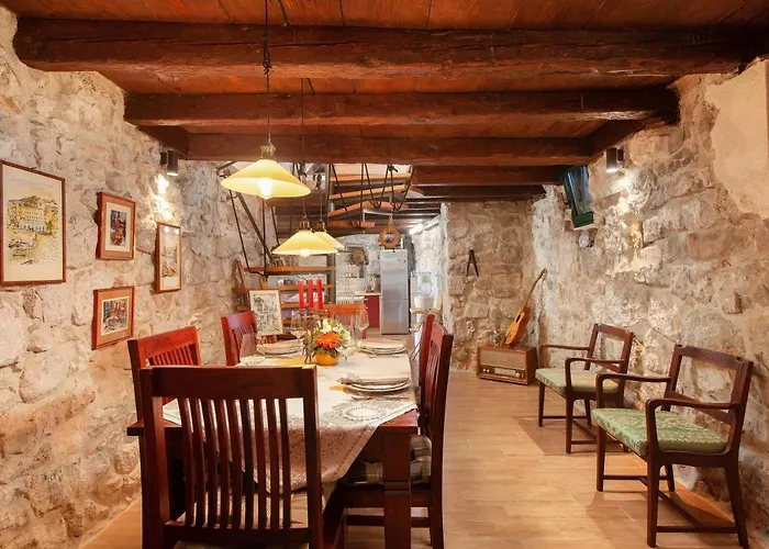 19th Century Stone Art House In Nature Park Vila *