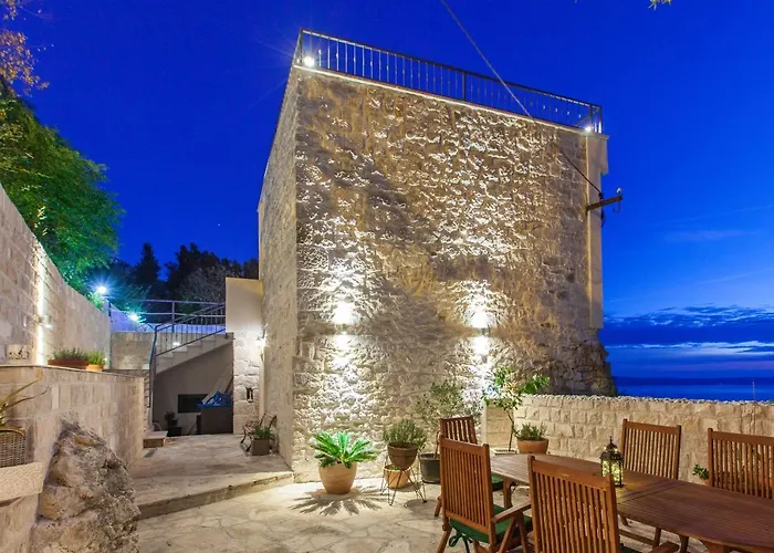 19th Century Stone Art House In Nature Park Vila *